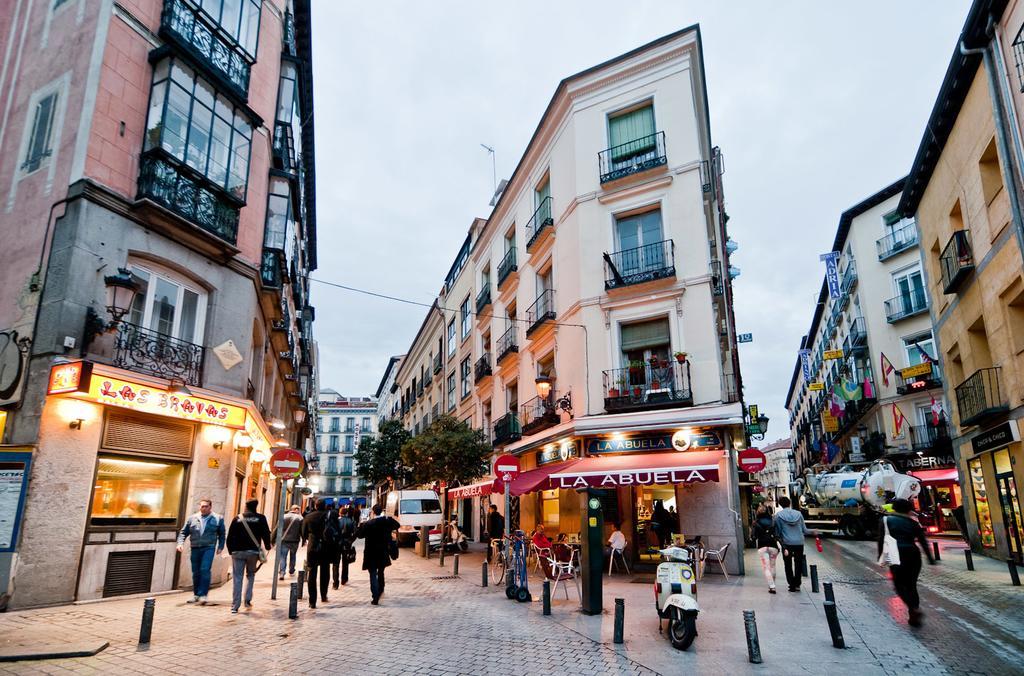 Apartamentos Puerta Del Sol I مدريد الغرفة الصورة