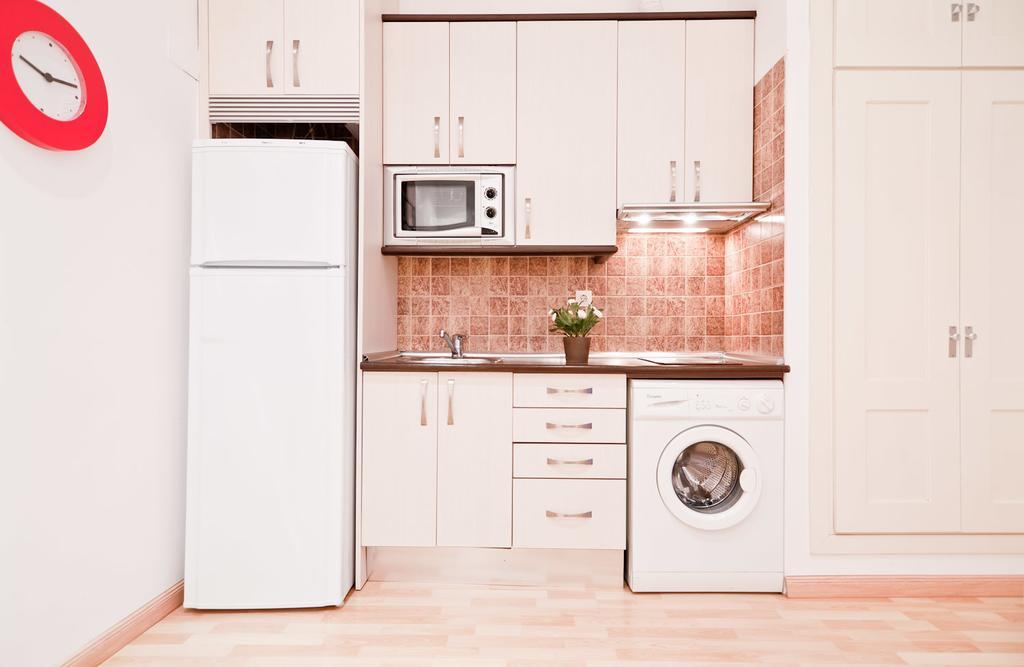 Apartamentos Puerta Del Sol I مدريد الغرفة الصورة