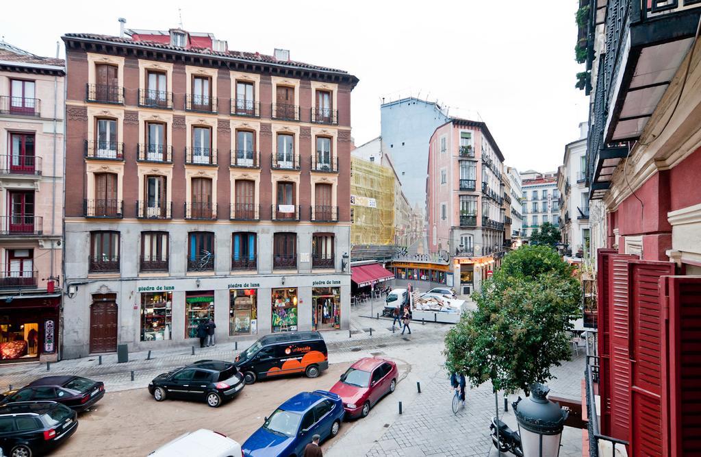 Apartamentos Puerta Del Sol I مدريد الغرفة الصورة