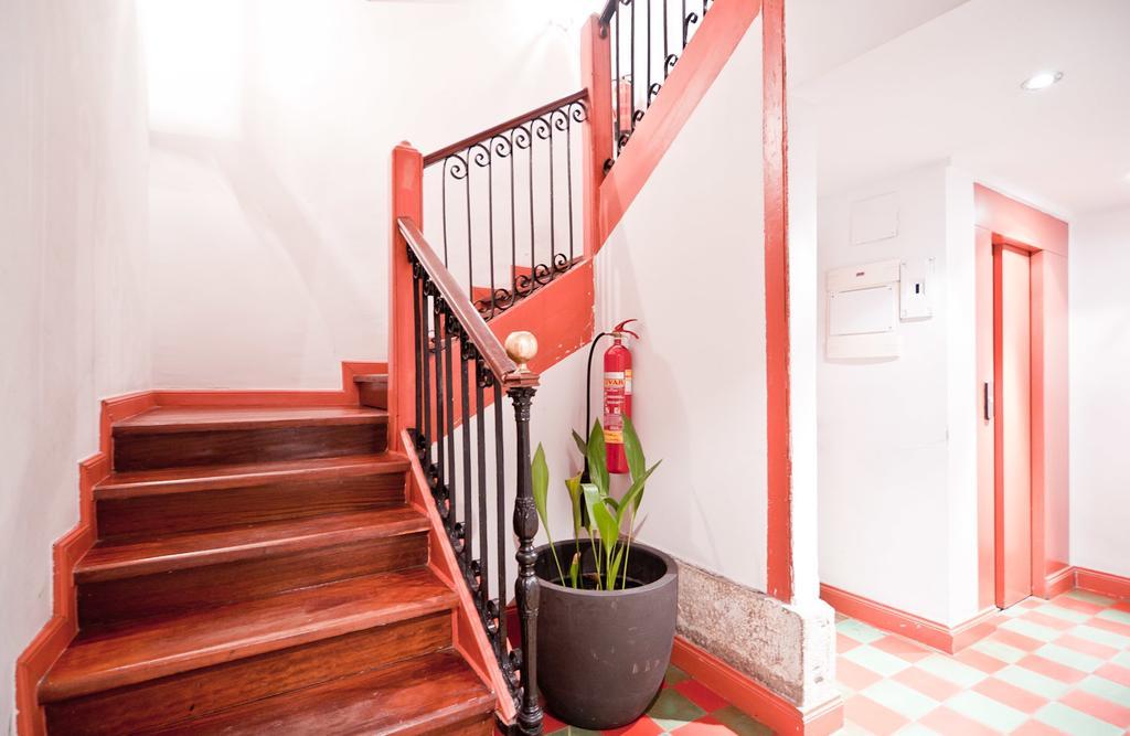 Apartamentos Puerta Del Sol I مدريد الغرفة الصورة